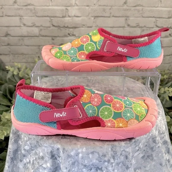 NEWTZ Pink&Blue Citrus Watershoes Rubber BumpToe Summer Play Shoes Girls 4/5 New - Picture 6 of 11